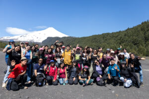 Vulcanólogo del CIVUR-39° realiza visita guiada a estudiantes del Programa PACE de la Universidad de La Frontera